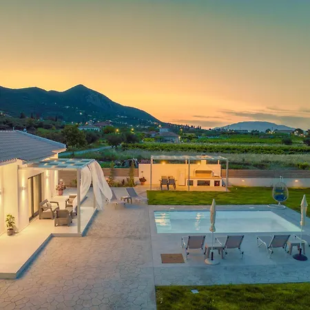 Villa La Luna Pigadhákia