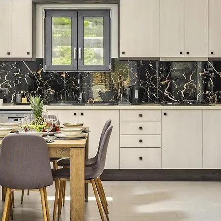 La Luna * Pigadhákia