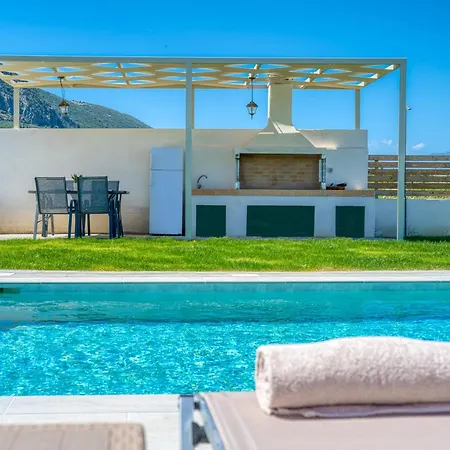 La Luna Vila Pigadhákia