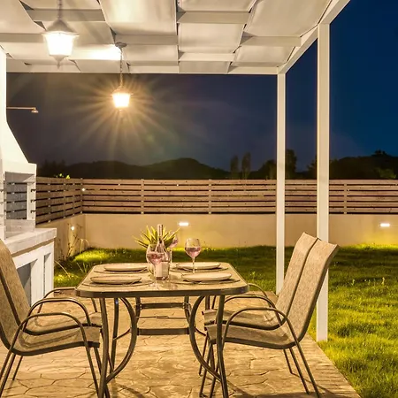 Vila La Luna Pigadhákia